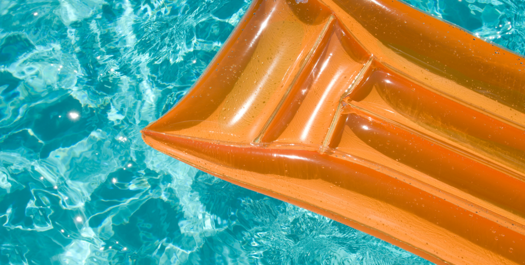 Pool mit Luftmatratze