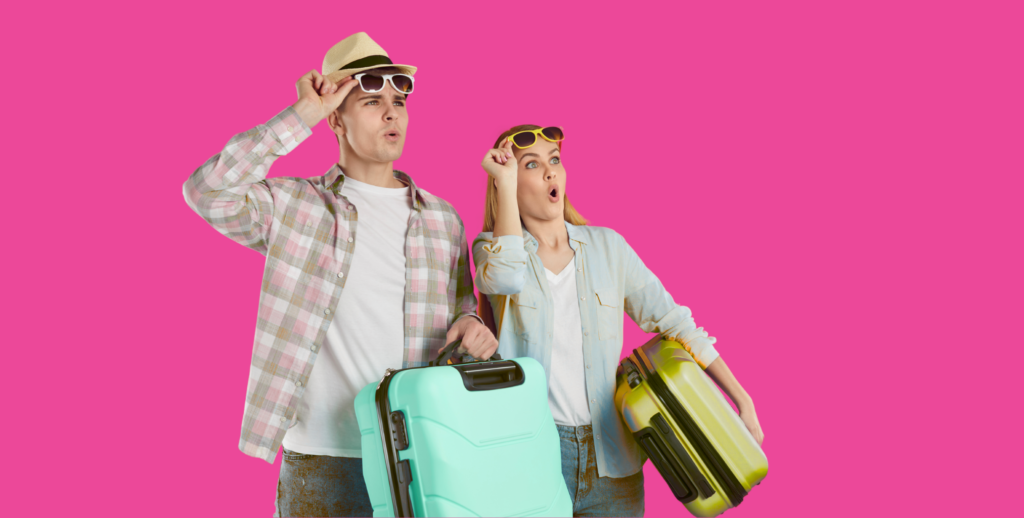 Mann und Frauen stehen mit Koffer und sind erstaunt