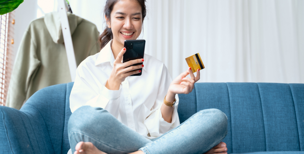 Frau beim Onlineshoppen