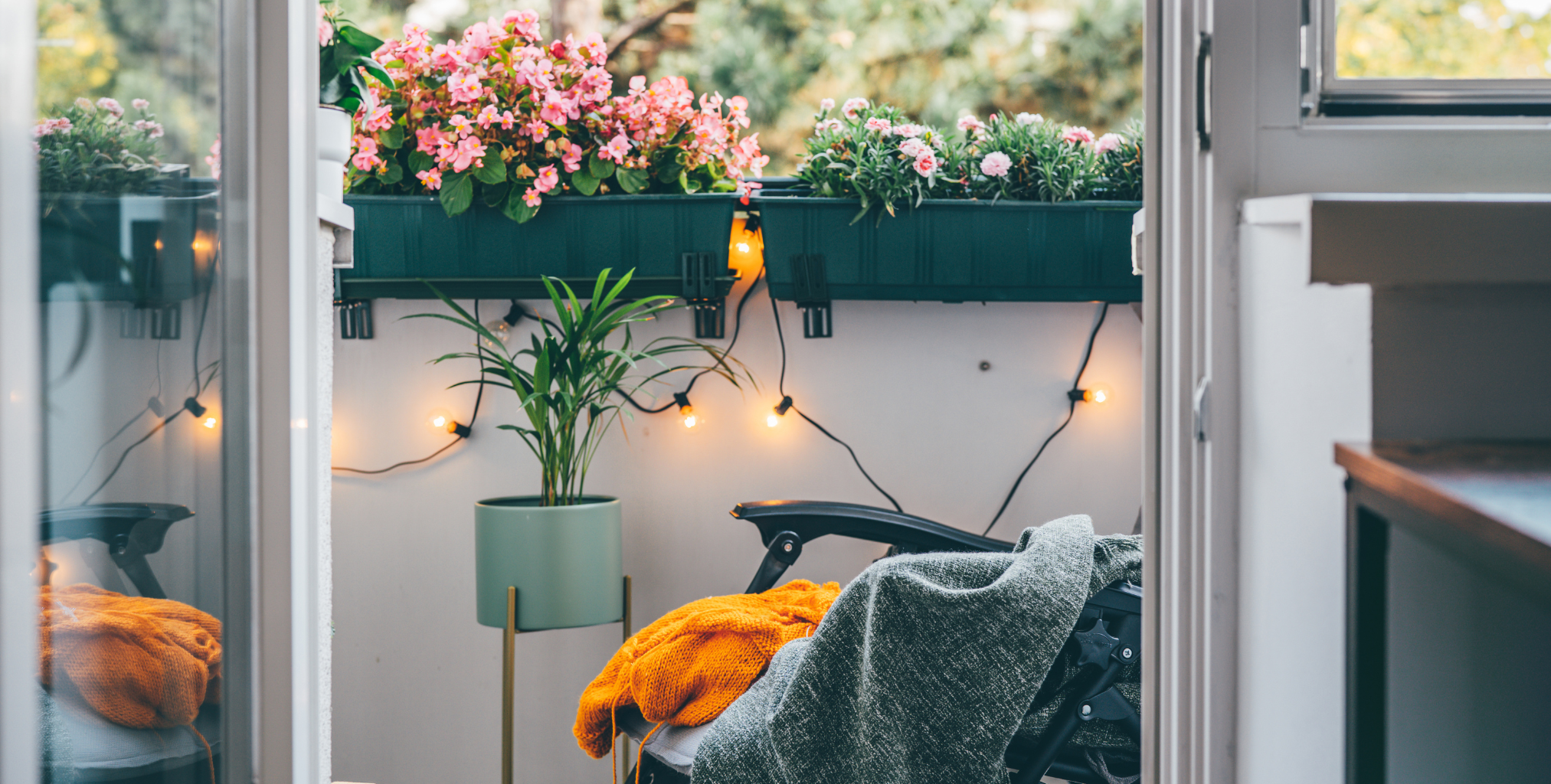 Balkon mit Lichterkette