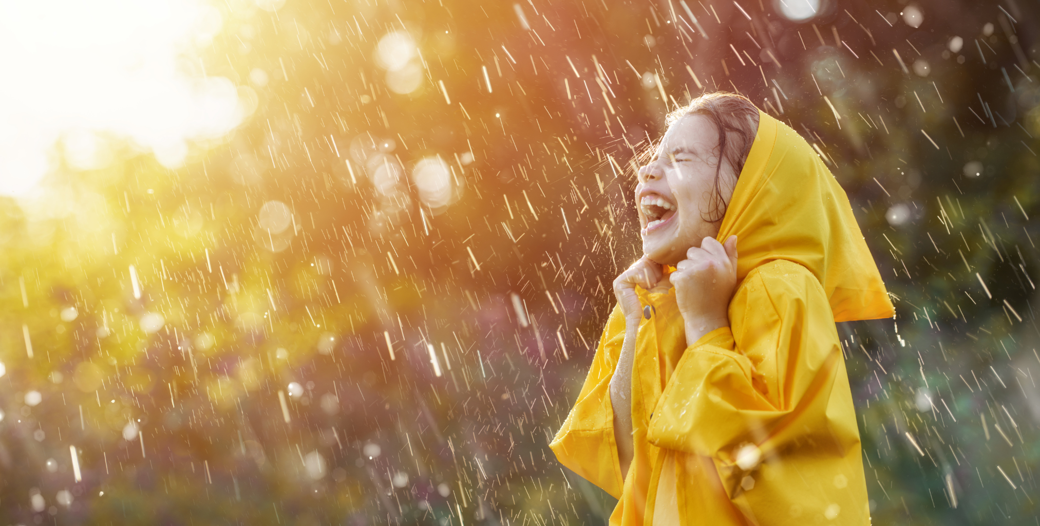 Kind im Regen